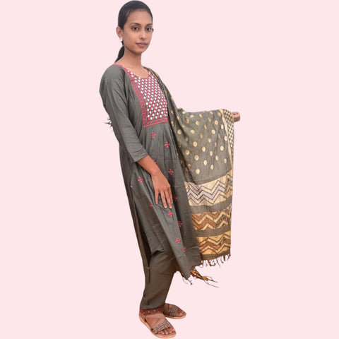 Nayara Salwar Pant Dupatta Set